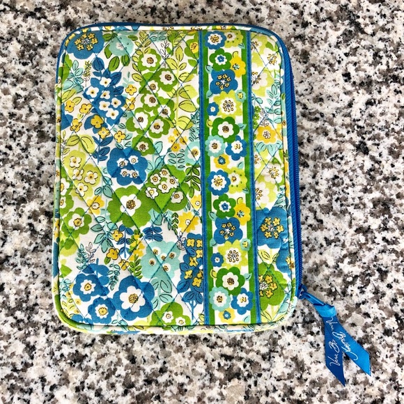 Vera Bradley Nook Case - Picture 1 of 5